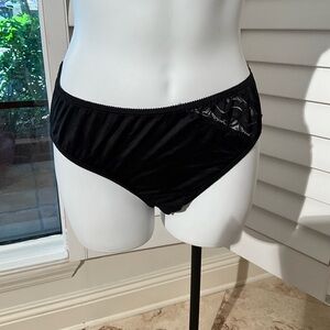 Vintage Elegant Black Lace Trim Panties Size 6 NWOT